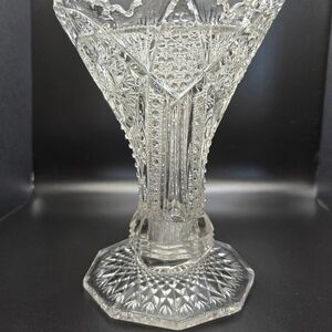 Elegant Antique EAPG Vase in Excellent Condition